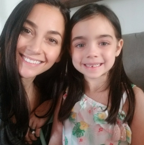 Meet your Posher, Tori - Picture 1 of 1